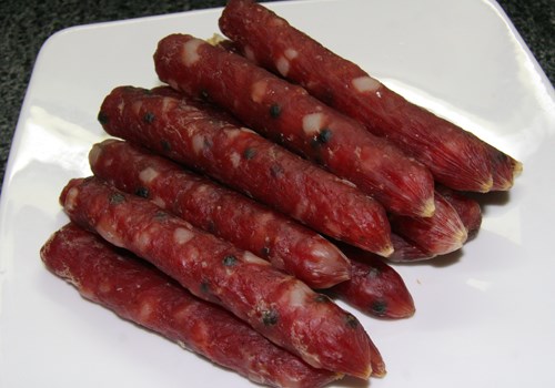 Lạp xưởng sấy bằng máy